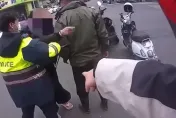 影/雲林無照女「小擦撞」怕報警　持鐵條砸車打人暴走畫面曝