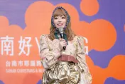 睽違7年卡莉怪妞來台！新婚9個月老公低調現身台下「手機直直拍」