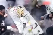 影/聚餐到一半「桌子突爆炸」！　竟是天兵加熱「這東西」惹禍