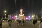 元旦天沒亮總統府上千民眾等升旗！正妹第一次參加「101跨年來續攤」