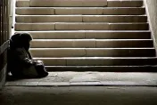 壞透了！父母留透天厝給身障兒　竟遭高雄惡鄰變賣…害他「流落街頭」