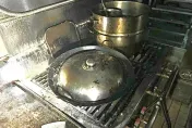 快訊/新北新莊牛排館廚房起火　用餐顧客驚逃員工急滅火