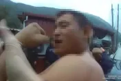影/卡拉OK歡唱變調！花蓮赤膊男喝茫持刀鬧事　遭警壓制嗆「開槍打我啊」