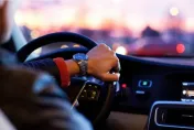 一堆人停好車卻不回家？　過來人曝心聲：結婚後就懂了
