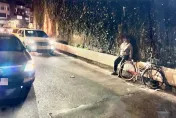 影/北市男快速道路騎單車一路逆向　轎車閃避不及撞擊瞬間曝光
