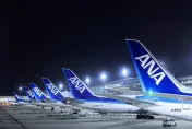 日航爆炸後續！全日空延誤2小時　旅客登機收「神秘信封」：感動到哭