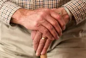 帶粉肝、鵝肉探養老院82歲好友！沒搗成泥被噎死　新北婦緩起訴