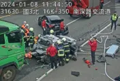 快訊/國3南深路交流道「1大4小車擠壓」　25歲男夾死、車體變廢鐵