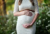 誇張！「女人超過40歲不能生」婆婆竟要求媳婦：生一胎給大姑養