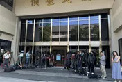 擎天崗野餐桌激戰情侶到案了！涉公然猥褻遭移送
