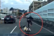 影/狂男騎平衡車怒砸機車恐嚇騎士　橋上耍帥慘摔後譙警狼狽遭逮