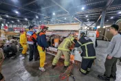 影/台南工安意外！紙器廠男工手捲機台「粉碎骨折」　消防員拆機救人
