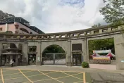 快訊/汐止婦投票竟「撕票」！理由：「沒有滿意的候選人」　永和男邊投票邊接手機