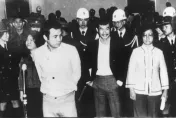 施明德曾自曝為何帶著微笑接受死刑審判　黃揚明：向民主鬥士致敬