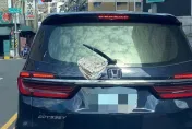好褲的車！高雄街邊直擊「一塊布掛雨刷」飛揚　網笑：到家剛好乾