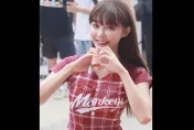 喜迎啦啦隊職涯第8年！女神放送「吐舌比心」福利照　甜謝粉絲：陪我熱血這麽久