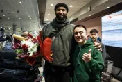 「表弟」卡森斯旋風抵台！雲豹球團獻鮮花熱情歡迎