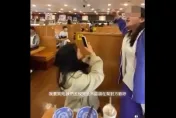 放寒假了！五校高中生穿制服「大鬧藏壽司」　網罵：一群猴子