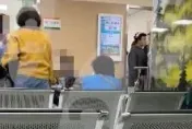 獨家/中天直擊！Toyz「頭包紗布」赴醫院驗傷　女友攙扶下回警局做筆錄