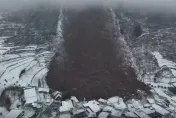 影/雲南山崩活埋47人！空拍慘況「如瀑布傾瀉」已知2死2傷　村民哭：好心痛