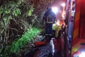 快訊/上陽明山追雪「汽車打滑」衝落邊坡　3人一度受困