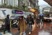 影/追雪族沒轉移！烏來老街冷清清　韓旅遊團：對賞雪無感