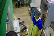 雨衣盜佯裝客人邊閒聊邊偷包　警調監視器認出慣竊鎖定身份追緝
