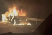 快訊/五楊高架晚間火燒車！駕駛下車瞬間燒成火球　驚險影像曝光