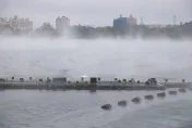 影/寒流奇景！嘉義蘭潭如「滾燙開水」直冒煙　氣象站解答了