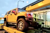 國1高架北向5車連環撞　800萬悍馬車遭追撞波及前方3車3人傷