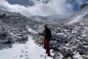 可以滑雪？雪山圈谷積雪50cm　雪霸處籲：「雪地三寶」必帶、勿強行通過