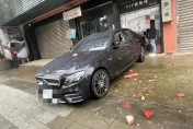 影/裝潢糾紛談不攏！林口男囂張磚砸賓士車洩憤　恐嚇店員「見一個打一個」