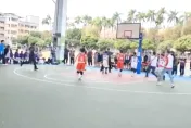 影/少年籃球賽小球員搶球起衝突　竟差點演變成家長大亂鬥！