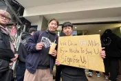 為拿「表弟」簽名半夜來排隊　卡森斯自掏「5張親簽卡」送給他！