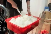 超哥日料店遭爆「醋飯裝塑膠盆攪拌」！網一面倒：Toyz是對的