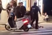 影/超哥警察面前揍人影片曝！Toyz控警袖手旁觀　大安分局：與事實不符