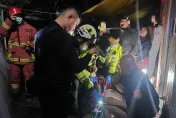 快訊/新北三重暗夜火警！屋內大量濃煙竄出　65歲住戶燒傷送醫搶救