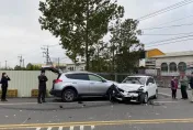影/女駕駛恍神逆向開！彰化2自小客迎頭撞　車頭破相零件噴滿地