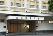 助公車站倒塌傷者申請國賠遭控貪污！北市交通局科長獲判無罪