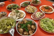 圍爐吃到開工大魚大肉！易致腸胃道消化不良　醫籲多清蒸、燉煮