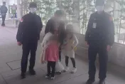 趕火車女兒被關在列車外！迷糊媽隔門嚇壞　感謝熱心警伸援手