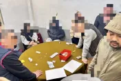 影/山區三合院暗藏職業賭場　「推筒子」啤酒暢飲還可K歌歡唱