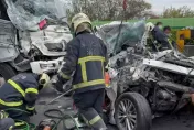 影/怵目驚心！國道6車亂撞「2小車被撞成廢鐵」..1人送醫不治　搶救畫面曝