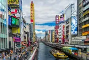 影/大地震前兆？大阪道頓堀河川　驚現詭異「密密麻麻魚群」