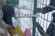 影/返鄉遇暴雪！他塞高速公路20hrs沒進食　熱心居民免費供熱水泡麵
