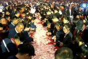 影/超狂！起重機企業年終獎金超4億　現金紙鈔堆成錢山「數多少拿多少」