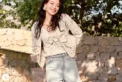 影/女神來啦！舒淇淡妝抱愛貓拜年美翻天　送舊迎新有感而發