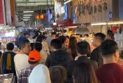 影/過年呷海鮮！屏東東港華僑市場春節不打烊　往返小琉球船班「半小時加1班」超熱鬧