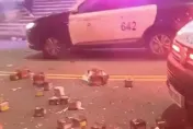 影/除夕夜移工群聚林口觀音寺放煙火　警消到場驅逐開罰
