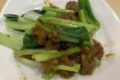 40元燙青菜一口就沒了！他嘆「梗比葉還多」　網炸鍋箭指1連鎖品牌